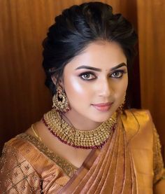 Tamil Wedding Makeup Looks, Kanjeevaram Saree Hairstyle, South Indian Makeup Looks Natural, Natural Bridal Makeup Looks, Eye Makeup With Lashes, Reception Look For Bride, South Indian Makeup Look, Bridal Looks Indian Brides