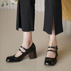 Mary Jane Shoes Heels, Mary Jane Heels, Jane Shoes, Leather Mary Janes, Mary Jane Shoes, Leather Items, Beautiful Outfits, Mary Janes, Block Heels