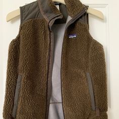 Patagona Retro Pile X Fleece Vest In Dark Brown. Condition: Very Good, Worn A Handful Of Times Stretch: Minimal Pockets: Yes Patagonia Retro Pile, Patagonia Retro, Patagonia Jacket, Patagonia Jackets, Fleece Vest, Patagonia Womens, Patagonia, Dark Brown, Jackets For Women