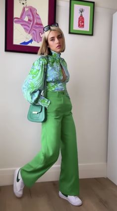 Colorful Modern Outfits, Colorful Formal Outfits, Funky Business Casual Outfits, Colorful Work Outfits Women, Green Pants Style, Colorful Office Outfits, Fun Professional Outfits, Funky Outfits For Women, Abstract Outfits