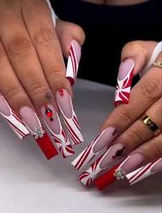 Winter Nail Art Designs, Festive Christmas Nails, Santa Nails, Holiday Nails Christmas, Candy Cane Nails, Christmas Nails Easy, Christmas Nails Acrylic