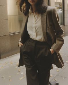 Academia Lookbook, Dark Academia Lookbook, Autumn Fall Outfits, Tomboy Femme, Bold Outfits, Dark Academy, Academia Outfits, Work Fits, Shirt Outfits