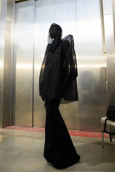 Rick Owens Runway, Rick Owens Women, Runway Makeup, Technical Clothing, Futuristic Fashion, Fashion Inspiration Design, Concrete Jungle, Cool Fits