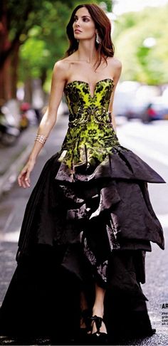 Armani. I would love to wear this dress!! (a favourite repin of VIP Fashion Australia ) High Fashion Dresses, Fashion Gowns, Couture Designers, Looks Street Style, Gorgeous Gowns, Beautiful Gowns, Couture Dresses, Fancy Dresses, Giorgio Armani