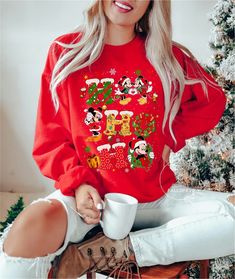 Disney Christmas Sweatshirts Women, Couples Christmas Shirts, Mickey Minnie Christmas, Christmas Hope, Disney Christmas Jumper, Disneyland Christmas, Cute Santa Claus, Couples Christmas, Minnie Christmas