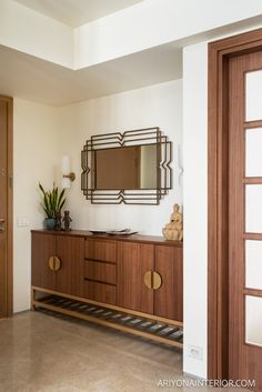 Modern Shoe Rack Entry Way, Entry Console With Mirror, Wooden Console Design, Enterance Idea Decoration, Foyer Interior Design Modern, Gold Mirror Entryway, Vestibule Ideas Entryway, Foyer Shoe Cabinet, Foyer Ideas Entryway Indian