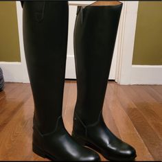 Ovation Equestrian Tall Field Boot. Size 7.5 Regular Calf, Zip Up, Never Worn! Perfect Condition! Fitted Round Toe Boots For Shows, Classic Round Toe Boots For Shows, Leather Sole Round Toe Boots For Shows, Medium Width Almond Toe Riding Boots, Classic Medium Width Riding Boots, Classic Riding Boots Medium Width, Tall Boots Horse Riding, Knee-length Boots With Zipper Closure, Knee-high Riding Boots With Buckle Closure