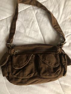 Crossbody Bags Aesthetic, Cool Bags Aesthetic, Grunge Bag Aesthetic, Grunge Bag, Bags Aesthetic, Grunge Goth, Pretty Bags, Cute Bags