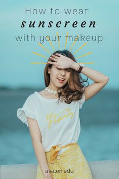 We all know how important it is to wear sunscreen,☀️ but it can seem like a hassle with makeup on! Here are some tips to apply it and keep your makeup looking flawless. 💁 Beauty School Cosmetology, Hairstyle Inspiration, Wear Sunscreen, Cosmetology, Makeup Yourself, Sunscreen, Hair Inspiration, Makeup Looks