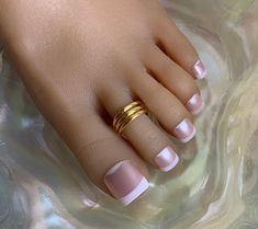 This gold toe ring features three embossed bars. Comfortable and versatile, it can be adjusted to fit your toe size. Can be worn as beachwear, wedding footwear, for yoga or dance classes, or simply to dress up your feet. My barefoot sandals are sold as a pair and are one size fits all Made of 100% cotton yarn Hand wash in cold water, lay flat to dry. All items are made in a smoke free environment * If there is any issue with your footwear, please let me know so that I can correct it Thanks for v Simple Nail Designs Acrylic, Nails Acrylic Designs, Simple Nails Design, Wedding Footwear, Baby Jewelry Gold, Marriage Jewellery, Toe Ring Designs, Trend Nails, Gold Toe Rings