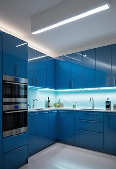 39 Trendy Blue Kitchen Cabinet Ideas: with Cool, Sophisticated Vibes Kitchen Garland, Kitchen Cabinet Colours, Bold Backsplash, Kitchen Teal