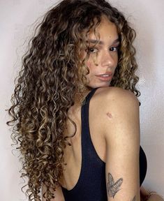 Long Layered Curly Hair, Woman With Tattoos, Long Curly Haircuts, Layered Curly Hair