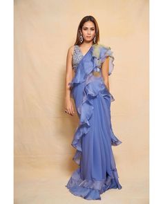 Bollywood Celebrity Outfits, Mira Kapoor, Ruffled Saree, Trending Saree, Diwali Outfits, Ruffle Outfit, Saree Wearing, Bridesmaid Saree