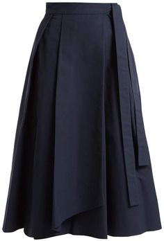 Max Mara Valda wrap skirt New Look Clothes, Polished Casual, Long Skirt Fashion, Long Kurti Designs, Hijabi Fashion Casual, Weekend Max Mara, Matches Fashion, 가을 패션, Skirt Design