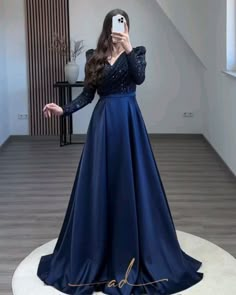 Design Of Gowns Style, Gown Ideas Simple, New Dress Designs Fashion, Ethnic Gown Designs, Best Gown Design, Evening Dresses Elegant Glamour, Gown Designs Indian, Gaun Design, New Gown Design