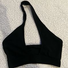 Black Criss Cross Shein Top. Size Xs. Worn Once. Black Stretch Crop Top With Built-in Bra, Black V-neck Crop Top With Built-in Bra, Black Tops With Built-in Bra For Club, Black Halter Top With Built-in Bra For Spring, Stretch Black Crop Top With Built-in Bra, Black Halter Neck Crop Top With Built-in Bra, Black Stretch V-neck Crop Top, Black Halter Neck Top With Built-in Bra, Seamless Solid Color Halter Top For Night Out