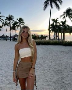 Outfit Inspo Summer Island, Cruise Holiday Outfits, Summer Beach Mini Skirt, Cute Summer Beach Mini Skirt, Instagram Pose Ideas Hawaii, Casual Tomboy Outfits, Cocunut Girl Aesthetic Outfit, Paris Outfit Ideas, Summer Poses