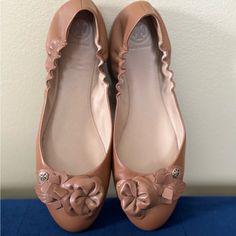 New Tory Burch Blossom Tan Leather Floral Ballet Flats Size 10 Upper Leather, Gold Tone Logo Accent, Brand New - Never Worn. Clear Sticker On Bottom Still. Includes Cloth Bag, But No Box. Designer Flats For Spring, Floral Ballet Flats, Leather Floral, Cloth Bag, Tory Burch Shoes, Cloth Bags, Tan Leather, Flat Shoes Women, Ballet Flats