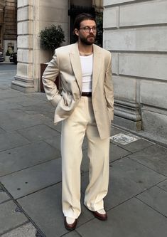 Men’s Parisian Fashion, Summer Formal Men Outfit, Suit And Jeans For Men, Wedding Suits Men Summer, Old Money Suits Men, Guy Fall Outfits, New York Outfits Winter Cold Weather, Nyc Going Out Outfit Night, Vintage Wedding Suits