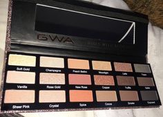 nicolejacksonnn_new "eyeshadow palette is amaze so in love with the colours" (GWA Ultimate Goddess Palette) #gwalondon Becca Cosmetics, Marc Jacobs Beauty, Sigma Beauty, Makeup On Fleek, Tarte Cosmetics, So In Love, Champagne Gold