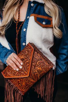 #leathergoods #cowgirlleather #westernstyleaccessories #westernstyle #cowgirloutfits #punchyoutfits #rodeofashion #cowgirlfashion #westernstylefashion #cowgirlstyle