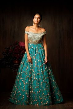 A stunning pagoda blue gown by Shyamal and Bhumika, with an off-shoulder bodice is a must wear for cocktail parties | Curated by Witty Vows – Things No one tells brides |The ultimate guide for the Indian Bride to plan her dream Indian wedding. Real weddings, ideas, trends, recomendations and inspiration | ♥ ♥ ♥ | Photo credit - shyamalbhumika.com | #groom #fashion #IndianGroom #IndianWedding #menswear | www.wittyvows.com Indian Wedding Gowns, Sabyasachi Lehenga, Gaun Fashion, 파티 드레스, Cocktail Gowns, Party Kleidung