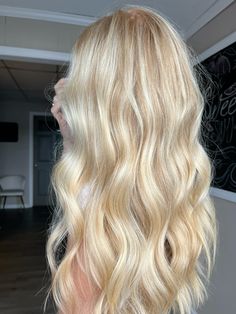 #brightblonde #livedinblonde #blondeinspo #balayage #babylights #brightblondehair Bright Blonde Lowlights, Blonde Cool Tone, Bright Golden Blonde Hair, Baby Lights Hair Blonde, Butter Blonde Balayage, Babylights Blonde, Vanilla Blonde, Audition Songs, Blonde Hair Goals