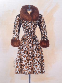 #FashionIllustration #fashion sketch #leopard coat, #furcoat, fashion drawing, #vintage fashion.  By #CheriMillerArt Big Size Outfit, Leopard Print Fashion, Dress Illustration, Leopard Print Coat, Fashion Illustration Sketches Dresses, Fur Coat Vintage, Vintage Lifestyle, Sketches Dresses, Fashion Illustration Dresses