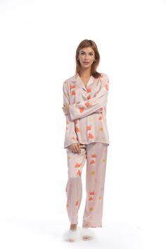 This lightweight pajamas set is made of lightweight silky satin, soft, breathable and skin-friendly, help you have a sound sleep. Material: Pink Fox Print Silky Satin Pajamas Set is made of 95%POLYESTER 5%SPANDEX Color: Orange Size: S, M, L, XL *We recommend taking measurements before ordering lingerie. Different lingerie brands use different size charts, if you want the lingerie set to fit perfectly, please check the size chart below This Pajamas includes: Silky Long-sleeve V-neck Top Silky Ela Satin Pajamas Set, Silk Pajamas Women, Pyjama Satin, Lingerie Brands, Pink Fox, Fox Print, Satin Pyjama Set, Fishnet Stockings, Satin Pajamas