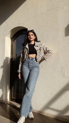 Poses Casual, Casual Chic Outfits, Outfit Ideas Fashion, Fest Outfits, Pose Fotografi, Casual College Outfits, Everyday Fashion Outfits, Stylish Photo Pose