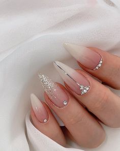 https://go.hotmart.com/F80697870Q Pink Stiletto Nails, Nagel Tips, Makijaż Smokey Eye, Photography Lifestyle, Bridal Nails, Prom Nails, Nail Arts, Rhinestone Nails