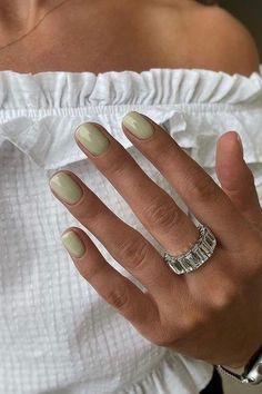 2024 Nail Color Trends Nail Metallic, Light Green Nails, Cobalt Blue Nails, Metallic Art, New Nail Trends, Baby Pink Nails, Metallic Nail, Nail Color Trends