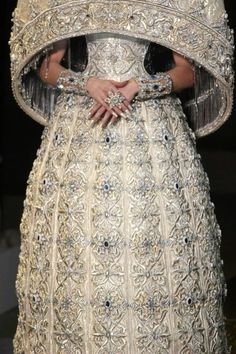 Guo Pei, Haute Couture Designers, Dior Haute Couture, Couture Designers, Couture Details, Fantasy Fashion, Fashion Details