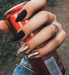 Black Nail Art, Nails Black, Nails Gel, Pretty Acrylic Nails, Nail Arts, Matte Nails, Gold Nails