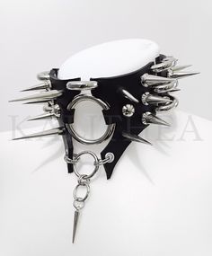 Black leather choker with spikes is designed to make a statement! This choker features a stunning combination of spikes, measuring 40mm, 25mm, and 10mm in height.  Crafted from high-quality black leather, it exudes a badass vibe that's sure to turn heads. The choker is equipped with a convenient roller clasp, ensuring a secure and comfortable fit around your neck.  Adding a touch of charm is a petite acrylic spike charm, measuring 24mm in length.  This badass collar is a perfect match for any al Cute Goth Accessories, Rib Cage Chain Harness, Spiked Collar Outfit, Chockers Ideas, Metal Head Clothes, Spikes Aesthetic, Rope Outfit, Spiky Choker, Wolf Choker