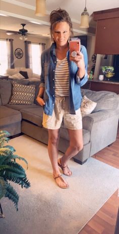 Shorts Outfits Women Over 40, Shorts Styling, Linen Outfits, Summertime Outfits, Outfit Styles, Mom Fashion, Distressed Denim Skirt, Shorts Outfits, Fantasy Closet