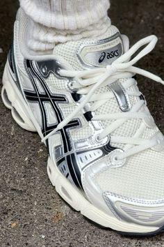 Urban Shoes, Asics Sneakers, Cute Nike Shoes, Dad Shoes, Hype Shoes, Shoe Inspo, Girly Shoes, Cute Nikes