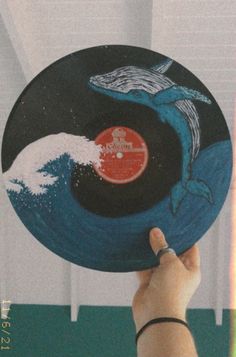 Disco de vinilo pintado, océano y ballena Painting Ideas On Vinyl Records, Vynil Record Painting Ideas, Vinyl Record Art Aesthetic, Lp Painting, Painted Vinyl Record