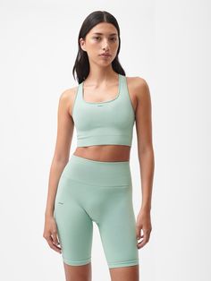 THIS WOMEN'S SPORTS BRA IS MADE FROM BIO-BASED EVO® NYLON SOURCED FROM CASTOR BEANS, NOT FOSSIL FUELS, AND AN INNOVATIVE, FIRST-TO-MARKET PART PLANT-BASED ELASTANE FOR ADDED STRETCH. IT HAS A SEAMLESS CONSTRUCTION FOR COMFORT, CUT-OUT DETAILING ON THE BACK FOR VENTILATION, AND IS DESIGNED FOR EVERYDAY—FROM ON-THE-GO TO LOUNGING AT HOME. IT IS TREATED WITH NATURAL PEPPERMINT OIL (PPRMINT™) FOR ITS ANTI-ODOR PROPERTIES. Blue Plants, Eco Clothing, Fossil Fuels, Peppermint Oil, Low Impact Workout, Women's Sports, Natural Plant, Linen Shop, Sustainable Clothing