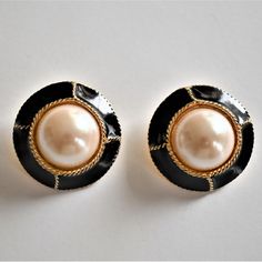 ♥ Ready to ship ♥ Earrings size: diameter 1 inch ♥ Materials: gold tone, costume jewelry metal, faux pearls, clear rhinestones, black enamel. ♥ Condition - good vintage, like new ♥ Style Art deco, 1960-1970s earrings ♥ Available gift packaging An iconic look goes bold in these large Pearl stud earrings. These earrings are timeless with secure omega back closures. Beautiful vintage costume jewelry. It's the perfect earrings for any occasion. This is a beautiful gift for the special person in your 1970s Earrings, Ship Earrings, Vintage Pearl Earrings, Flower Statement Earrings, Large Pearl Earrings, Evening Jewelry, Unique Jewelry Gifts, Gold Statement Earrings, Style Art Deco