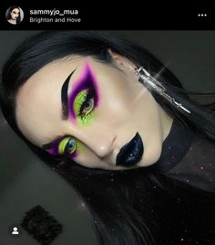 Dramatic Halloween Makeup, Neon Goth Makeup, Beetlejuice Eye Makeup, Beetlejuice Eyeshadow, Beetlejuice Makeup Glam, Pretty Goth Makeup, Colorful Goth Makeup, Dark Fantasy Makeup, Black Light Makeup