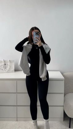 Cute Black Winter Outfits, Fit Ideas Leggings, Legging Style Outfit Ideas, Fits With Black Leggings, All Black Outfit Leggings, All Black Leggings Outfit, Black Leggings Outfit Baddie, Basic Outfits Leggings, Outfit Legging Noir