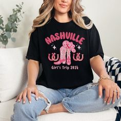 Nashville Girl's Trip T-Shirt This super cute Tee is perfect for matching shirts with your besties while on a trip to Nashville! These shirts are unisex and are the brand comfort colors. For an oversized baggy fit I suggest sizing up a size or 2! Western Bachelorette, Disco Cowgirl, Pink Cow, Cow Girl, Bachelorette Parties, Music City, Matching Shirts, Baggy Fits, Girls Trip