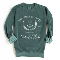 This "Tee Time and Tinis Golf" garment dyed Comfort Colors Sweatshirt or shirt will be your new favorite outfit for any tee time or day at the country club. Perfect for all your golf loving fans, grab one for your mom this mother's day or for the next big golf tournament. Every item is custom produced, made to order, so please note each item is unique and may differ in color slightly from photos, which is what makes every item special. If you have any issues, don't hesitate to reach out to us th Cotton Team Events Sweatshirt With Letter Print, Cotton Letter Print Sweatshirt For Team Events, Graphic Print Cotton Sweatshirt For Team Events, Sporty Crew Neck Sweatshirt For Golf, Golf T-shirt With Graphic Print For Team Spirit, Golf Club Sweatshirt, Vintage Golf Sweatshirt, Crew Neck T-shirt With Graphic Print For Golf, Vintage Golf