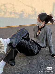 Wide Leather Pants, Elegante Casual, Black Pullover, Tomboy Fashion, 가을 패션, Korean Outfits, Mode Inspiration, Lookbook Outfits, Looks Vintage