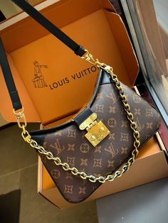 Lv Crossbody Bag, Leather Crossbody Bags, Retro Era, Chain Handbag, Elegant Bags, Underarm Bag, Bag Luxury, Designer Bag, Luxury Women