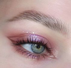 Pink Eyeshadow Look, Prom Eye Makeup, Pink Eye Makeup, Cute Eye Makeup, Eye Makeup Styles, Makeup Shades, Glitter Eye Makeup