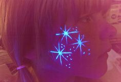 Glowing Symbols On Skin Art, Simple Neon Makeup, Black Light Art, Black Light Makeup, Neon Face Paint, Neon Dance