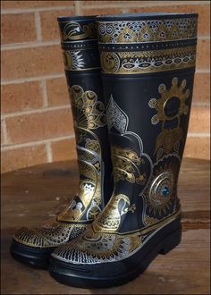 These a pretty nice gumboots White Wellies, Puddle Boots, Black Wellies, Water Boots, Sharpie Crafts, Festival Shoes, Diy Vetement, Rubber Boot, Henna Patterns