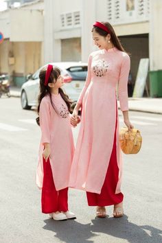 A pretty and stylish pastel pink set of the Vietnamese Traditional Clothes. The design is so unique because of its split hem at the front. There are 4 layers of hem which are 2 at the front and 2 at the back. A pastel pink matching pant is included. Style: Traditional and Modern mixed, 3/4 Sleeves, Round neck, Front Vent, 2 layers  Materials: Tencel Lyocell, Silk, Non-stretchable  This is Asian size which runs 1 size smaller than the US women's sizes. Please prefer to the size chart. Summer Matching Sets With Long Sleeves, Peach Cotton Sets For Spring, Spring Peach Cotton Sets, Casual Pink Cotton Pant Set, Pink Matching Summer Sets, Pink Long Sleeve Pant Set For Spring, Casual Pink Pant Set For Spring, Pink Cotton Sets For Spring, Cute Pink Long Sleeve Sets